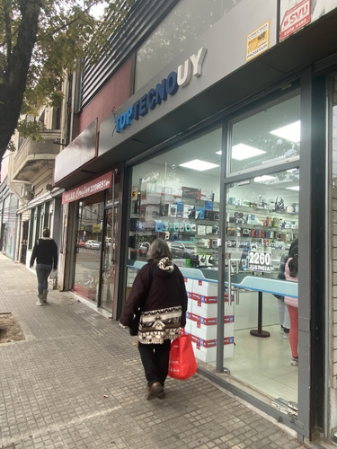 Imagen 2 de 11 de Venta Local Con Renta Zona Mayorista, Justicia Y Amezaga