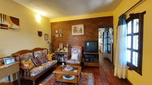 Casa En Venta En Escobar Centro, Gba Norte - 5 Ambientes