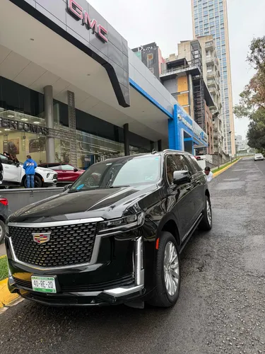 Cadillac Escalade Larga