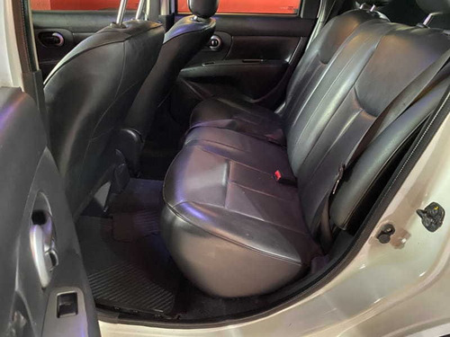 Nissan Livina 16s