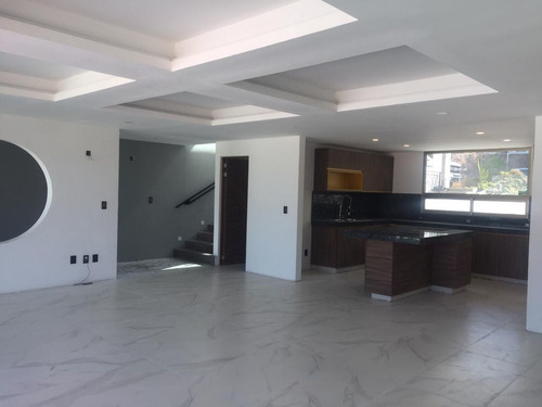 Se Vende Residencia En Cumbres Del Lago, 3 Niveles, Sótano, 