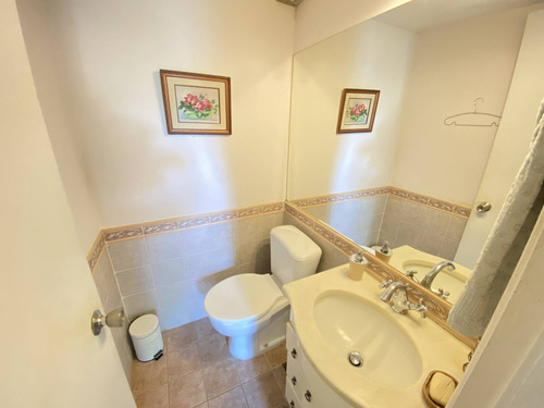 Venta De Casa Con Dos Dormitorios En Carrasco A Dos Cuadras De Arocena