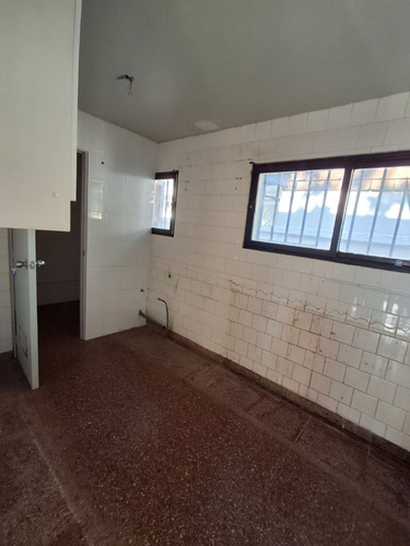 Casa En Diagonal De Talca, Ideal Servicios, Comercio, Y Más.