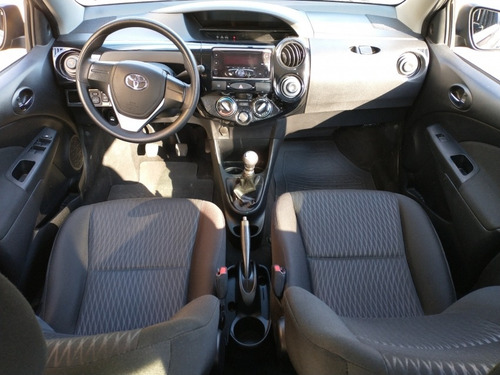 Imagem 4 de 13 de Toyota Etios 1.5 X Sedan 16v Flex 4p Manual