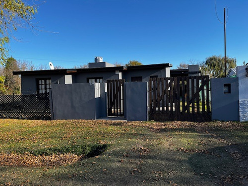 Moderna Casa Quinta De Ambientes Amplios En Junín (ba)