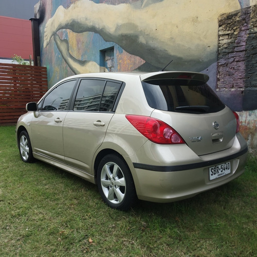 Nissan Tiida Full - 2012
