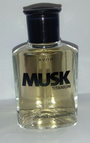 Imagem 3 de 6 de Kit Com 2 Colônias Musk Titanium - Avon - 90ml