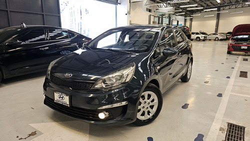 Kia Rio 1.6 Sedan LX Mt