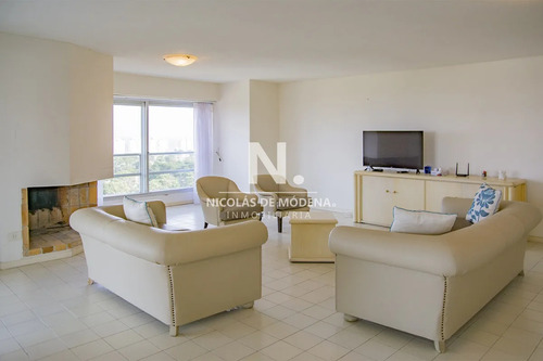 Hermoso Departamento En Venta Con Vistas Panoramicas, 3 Dormitorios. Parquemar Bosque.