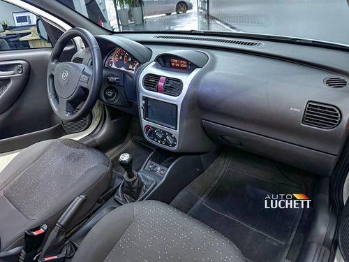 Chevrolet Corsa Sedan 1.8 Premium Flex Power 4p