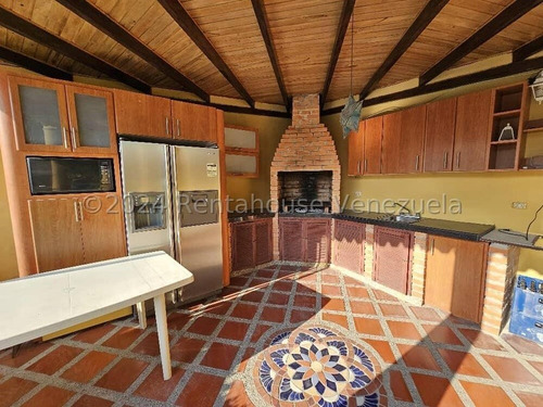 Casa Moderna En Venta Urb El Castaño Zona Privada Con Planta Electrica Y Piscina Se Vende Amoblada Kg:24-19915
