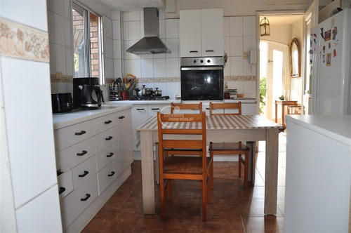 Casa En Venta De 4 Dorm. En Las Condes Excelente Estado