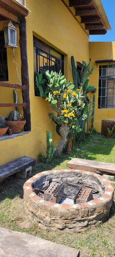 Casa En Venta - 2 Dormitorios 1 Baño - Cochera - 400mts2 - San Antonio De Areco