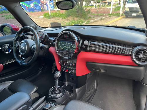 Mini John Cooper Works 2.0 Hot Chilli At