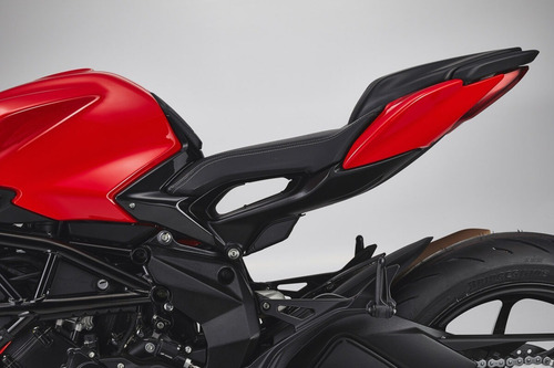 Imagen 18 de 20 de Mv Agusta Brutale Rosso 800, No Ducati, No Bmw, No Ktm.