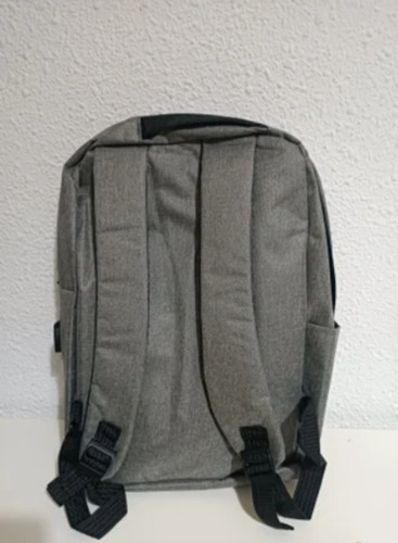 Mochila Color Negro / Gris Diseño Liso Cierres Antirrobo