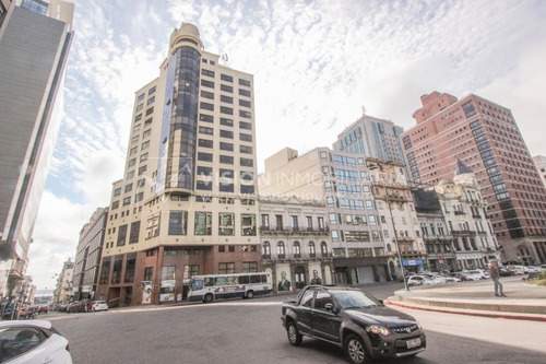 Imagen 21 de 25 de Alquiler De Oficina Doble, 5to Piso Al Frente, 60m2, Dos Entradas, Dos Baños, Sala De Reuniones De Uso Común, Plaza Independencia Esq Juncal, Entre El Centro Y La Ciudad Vieja