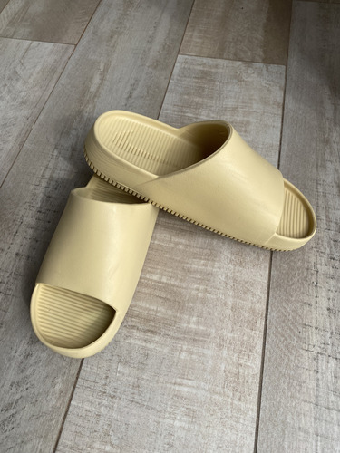 Ojotas Nike Calm Originales Beige Talle 42.5/43 Impecables