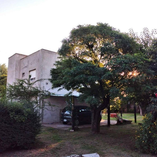 Casa En Venta - 3 Dormitorios 2 Baños - 1.500mts2 - General Roca
