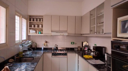 Casa En Venta - 4 Dormitorios 5 Baños - 360mts2 - Salta