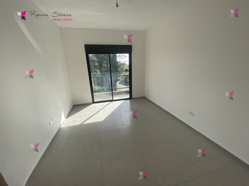 Apartamento En Mansa 3 Dormitorios- Ref: 9511