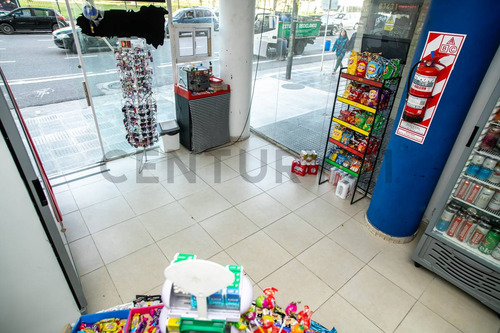 Venta De Local, Con Renta En Dolares