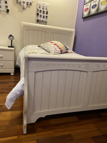 Juego De Cuarto Cama Con Mesa De Noche