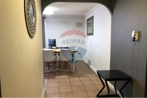 Casa Con Piscina, Quincho Y Cocina Renovada