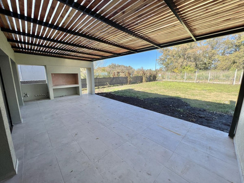 Imagen 13 de 30 de Moderna Casa A Estrenar Con Detalles De Categoria En Pilar Del Este, Barrio Santa Elena.