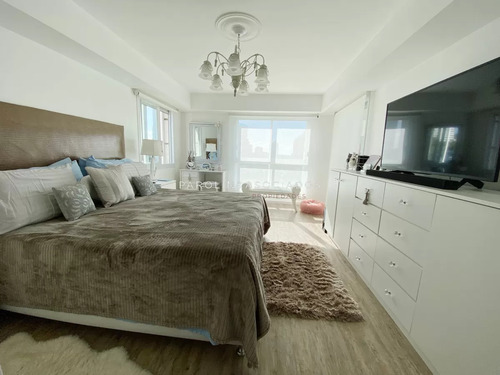 Apartamento De 3 Dormitorios En Venta En Torre Nueva York, Punta Del Este.