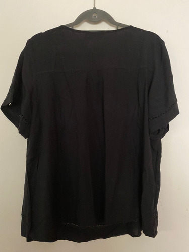 Blusa Negra Intervenida Con Perlas Escote De Encaje Lanfang