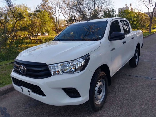 Imagen 2 de 13 de Toyota Hilux 2.4 Cd Dx 4x2 0 Km Patentada 2021