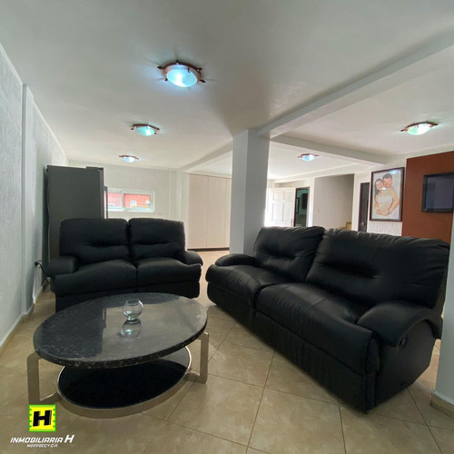 Imagen 2 de 14 de En Venta Amplia Casa Con Piscina Privada En Playuela Tucacas
