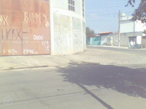 Aluga-terreno Ótimo Ponto Comercial,plaino Murado Com Grade