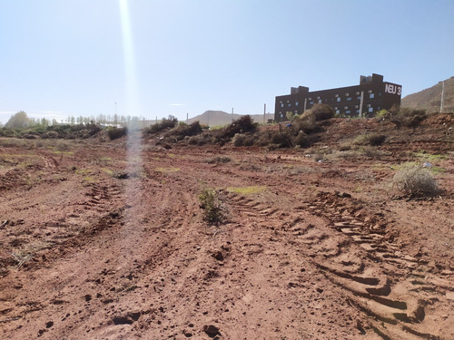 Terreno En Añelo 4500m2 Con Escritura! Ingresando Al Pueblo. Apto Desarrollo Con Servicios. Para Base O Loteo. Vaca Muerta. Precio Inmejorable!