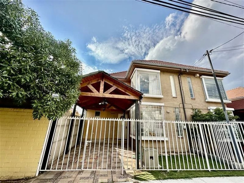 San Carlos - Av. Camilo Enríquez, Preciosa Casa