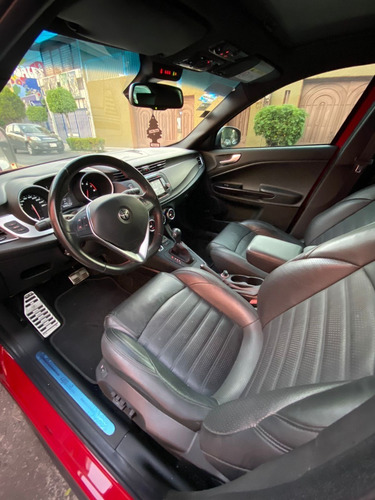 Imagen 9 de 13 de Alfa Romeo Giulietta 2018 1.7 Veloce Tct At