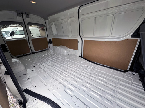 Toyota Hiace 2.8 Tdi Furgón 6at L2h2 3a 5p