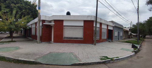 Casa En Venta 2 Dormitorios + Local Comercial