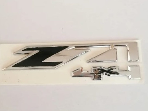 Emblema Lateral Chevrolet Z71 4x4 Negro