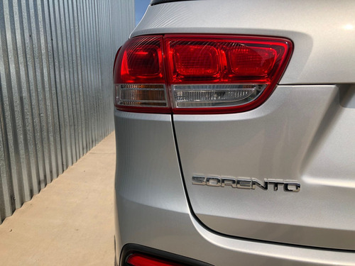Imagen 14 de 15 de Kia Sorento 2016 3.3 V6 Ex Piel 7 Pasajeros At