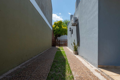 Venta Casa En Castelar - Acepta Permuta