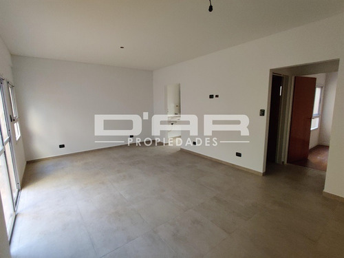 Imagen 2 de 13 de Amplio Y Luminoso 2 Amb, Con 2 Baños ****y 2 Patios**** Cochera Opcional - Pieres 900