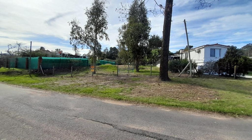 Terreno En Piriapolis, Calle Salterain, Frente A 2 Calles