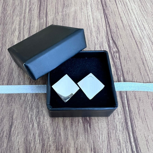 Arete Broquel Cuadro Liso De Plata .925 Agálea Mujer