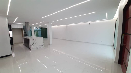 Colinas De Bello Monte Cerca De Valle Arriba Casa En Venta De 450m2