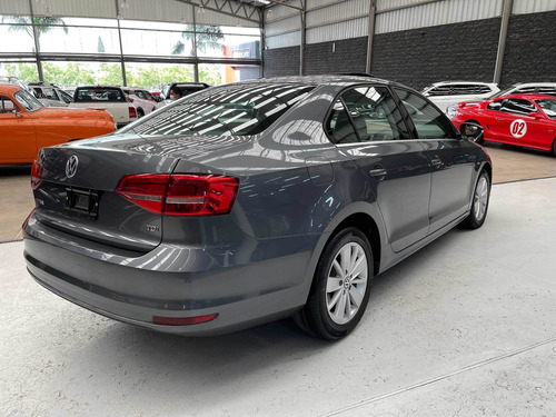 Imagen 4 de 12 de Volkswagen Jetta 2015 2.0 Tdi L4 T Diesel Nave B A C At