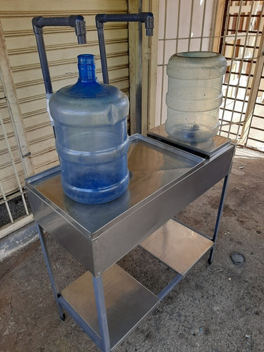 Imagen 5 de 9 de Mueble De 2 De Llenado Y Uno De Lavado De Botellones De Agua