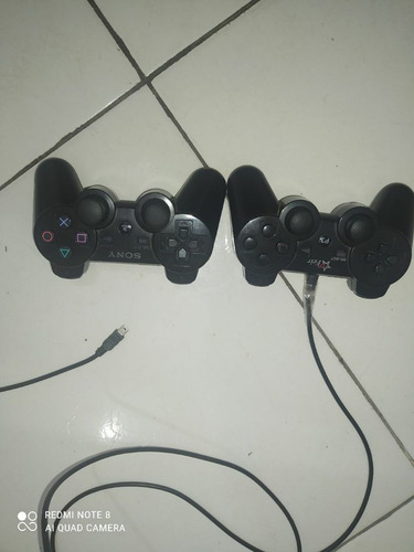 Imagem 2 de 5 de Ps4 Com Jogos E 2 Controles