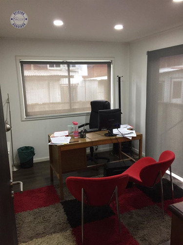 Excelente Local Comercial Ideal Para Oficinas Profesionales.